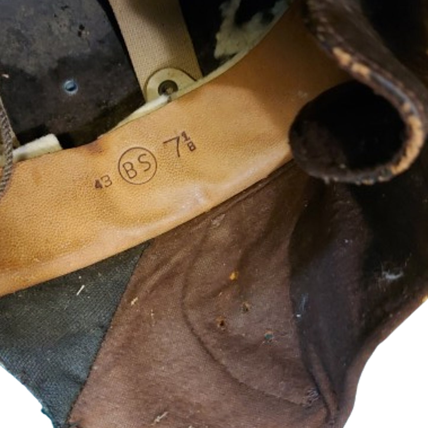 WW2 Canadian Dispatch Riders Fiber Helmet C-Broadarrow 1943