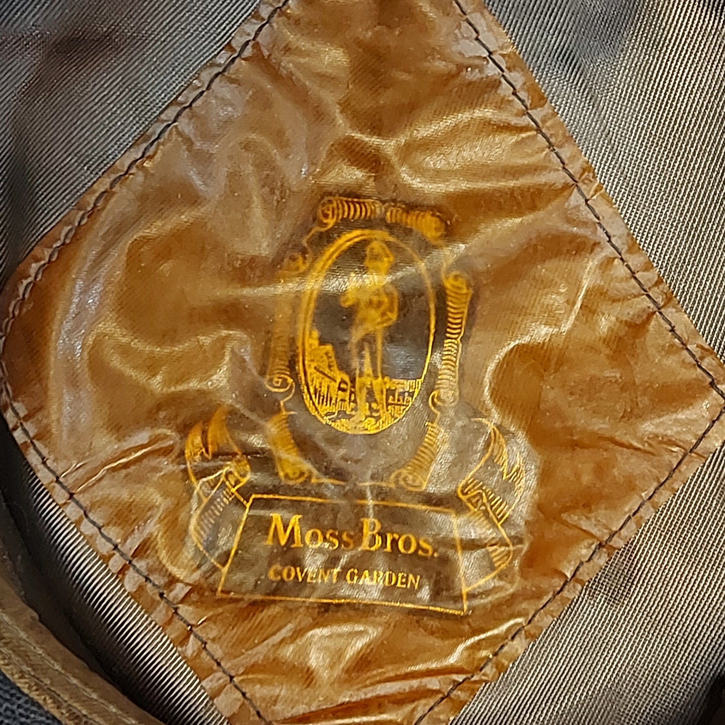 Post-WW2 British RAF Royal Air Force Flight Officers Visor Cap With Badge