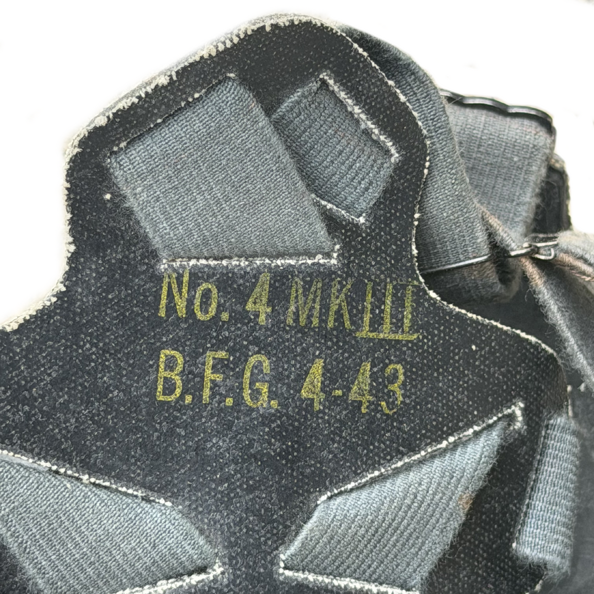 WW2 Canadian Mk.III Light Anti-Gas Respirator In Carrier 1943