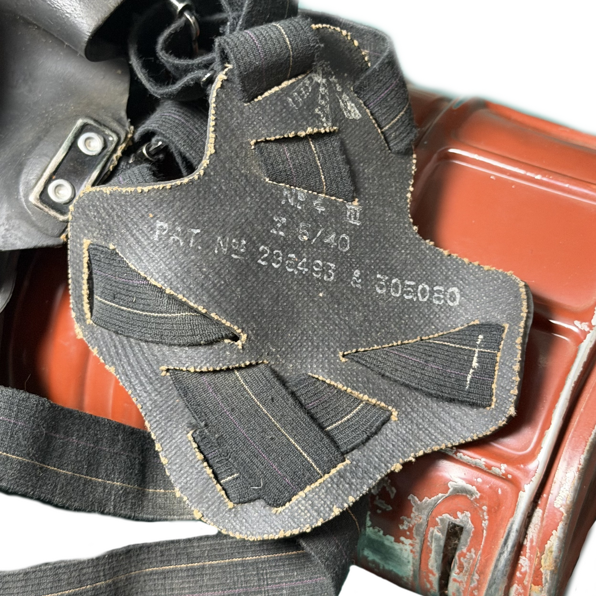 WW2 British Named No.4 Mk.III Long Hose Gas Mask And Carrier 1940
