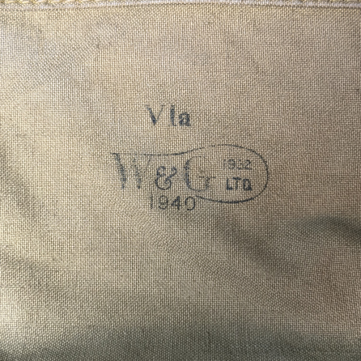 WW2 British Named No.4 Mk.III Long Hose Gas Mask And Carrier 1940