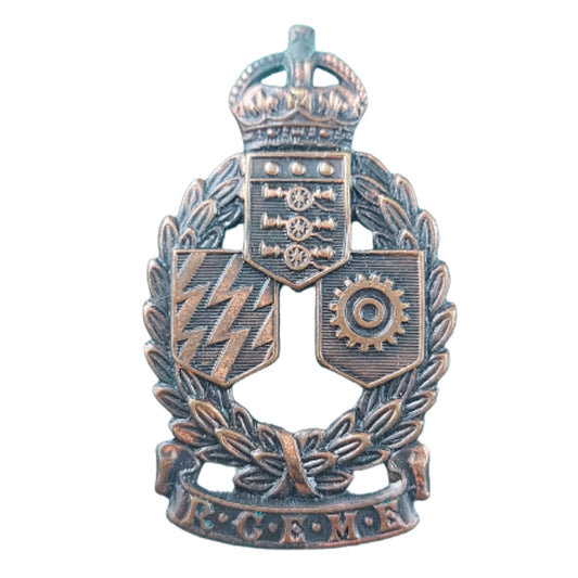 WW2 RCEME Royal Canadian Electrical Mechanical Engineers Cap Badge