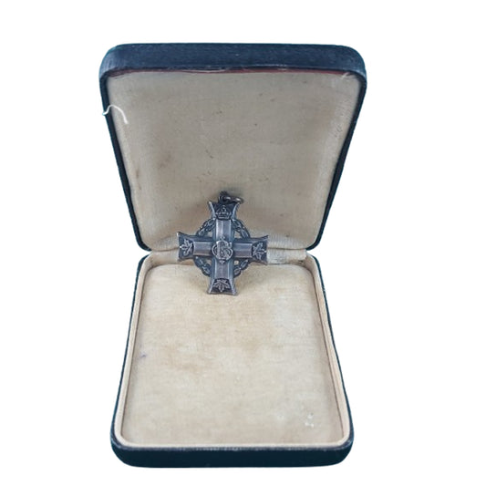 WW1 Canadian Cased Memorial Cross Medal 10th Mounted Rifles / Canadian Corps Of Cavalry