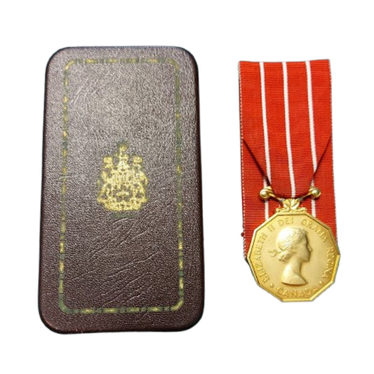 Post-WW2 Canadian Decoration Medal In Named Case