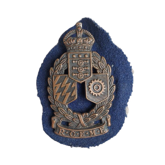 WW2 Canadian Royal Canadian Electrical Mechanical Engineers RCEME Cap Badge With Backing