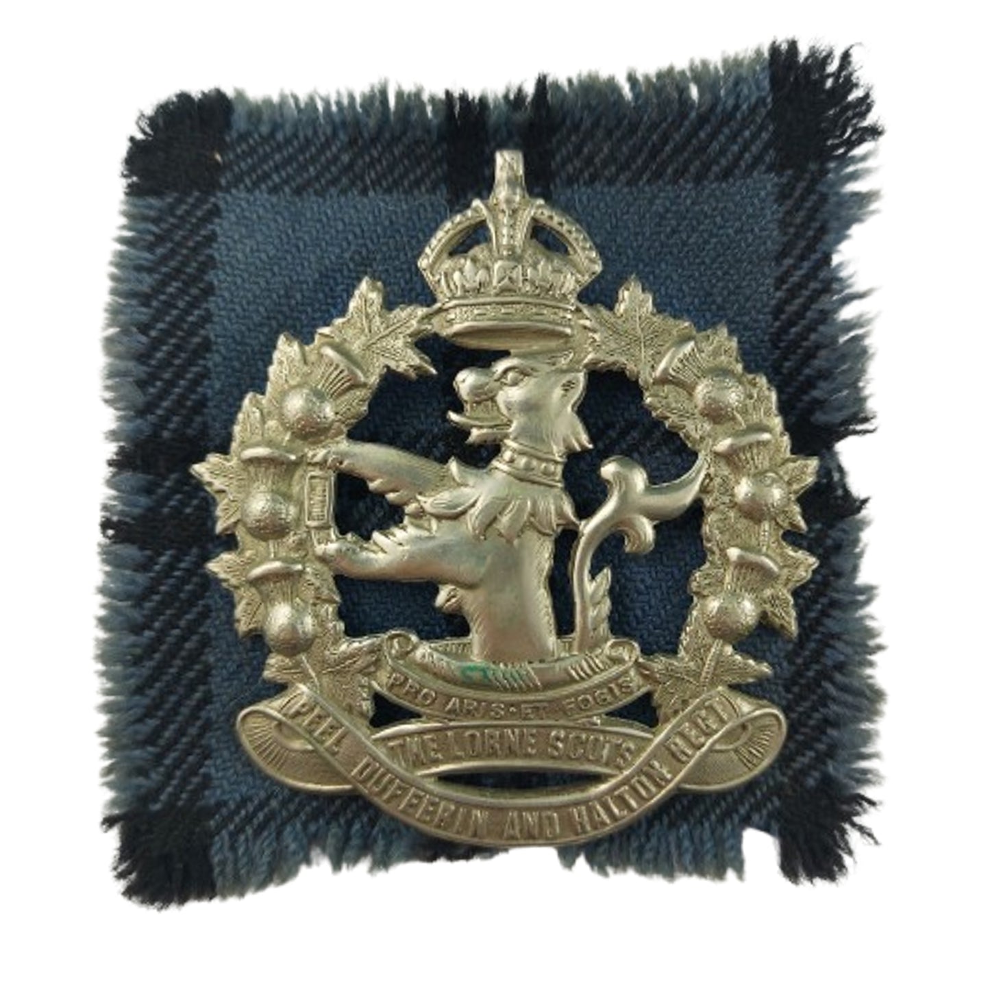 WW2 Canadian The Lorne Scots Cap Badge With Tartan Backing