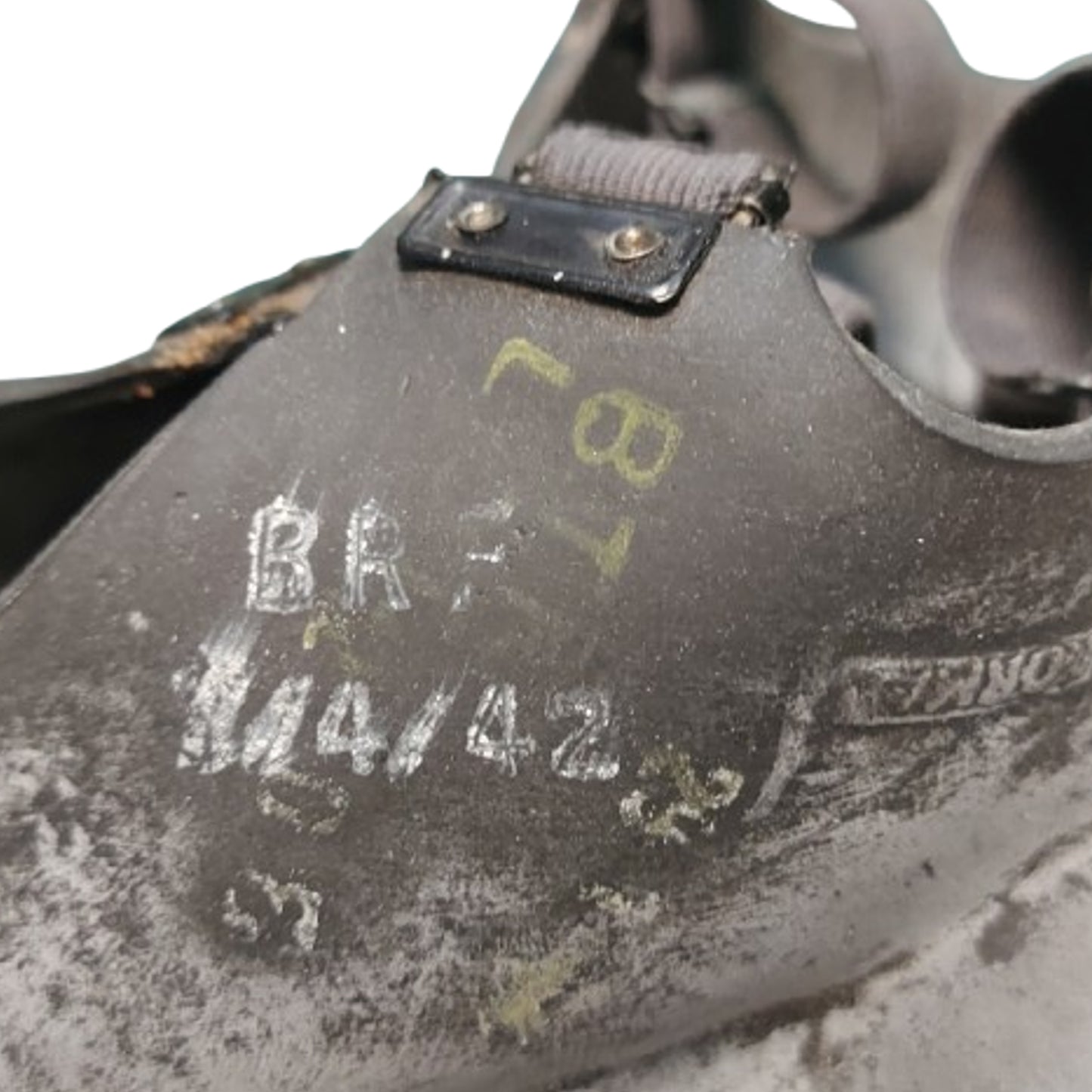 WW2 British Civil Defence Gas Mask In Carry Bag 1942