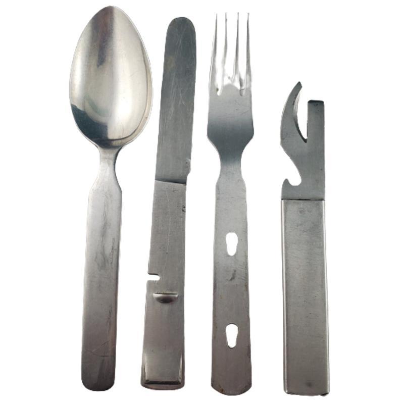 Les Couverts Ont Placé - La Fourchette, Couteau, Cuillère De Table Les Couverts Ont Placé - La Fourchette, Couteau, Cuillère De Table